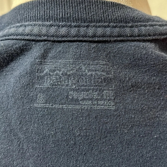 Mens small regular fit Patagonia graphic tshirt - Picture 3 of 4
